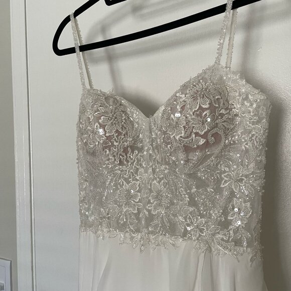 Enchanting by Mon Cheri Wedding Dress with Slit Size 6 A-line - Picture 4 of 10